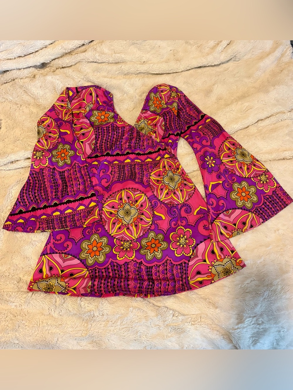 Leg Avenue Pink & Purple Floral bell Long-Sleeve 60’s 70’s Retro Dress / Costume